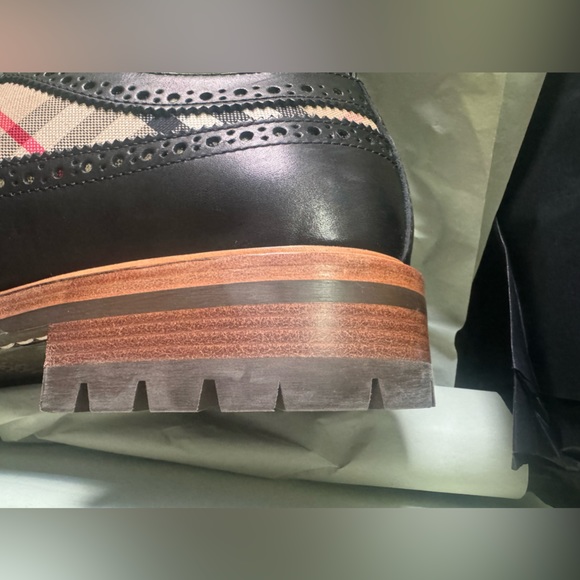 BURBERRY BROGUE SHOES - Picture 7 of 13